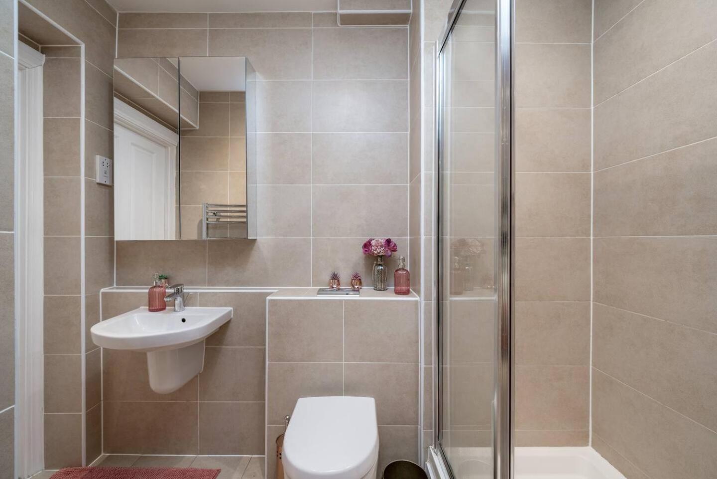 Niru Experience Luxury Boutique Garden 2Bd 2Ba Apartment Лондон Екстериор снимка